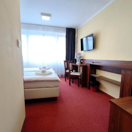 Hotel Sill Kielce Bagian luar foto
