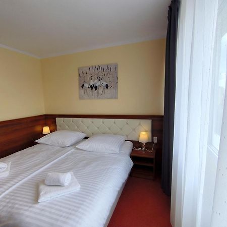 Hotel Sill Kielce Bagian luar foto
