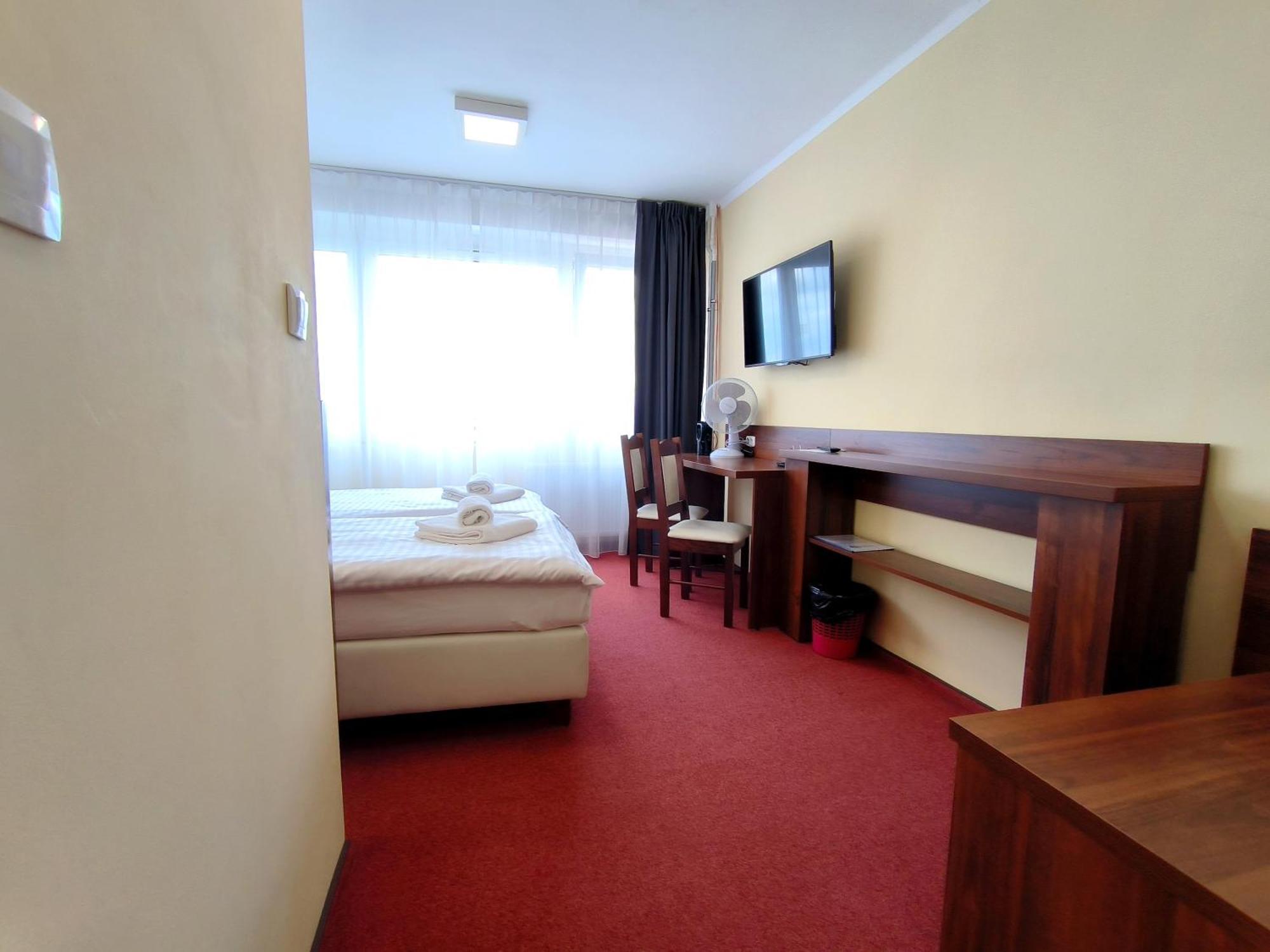 Hotel Sill Kielce Bagian luar foto