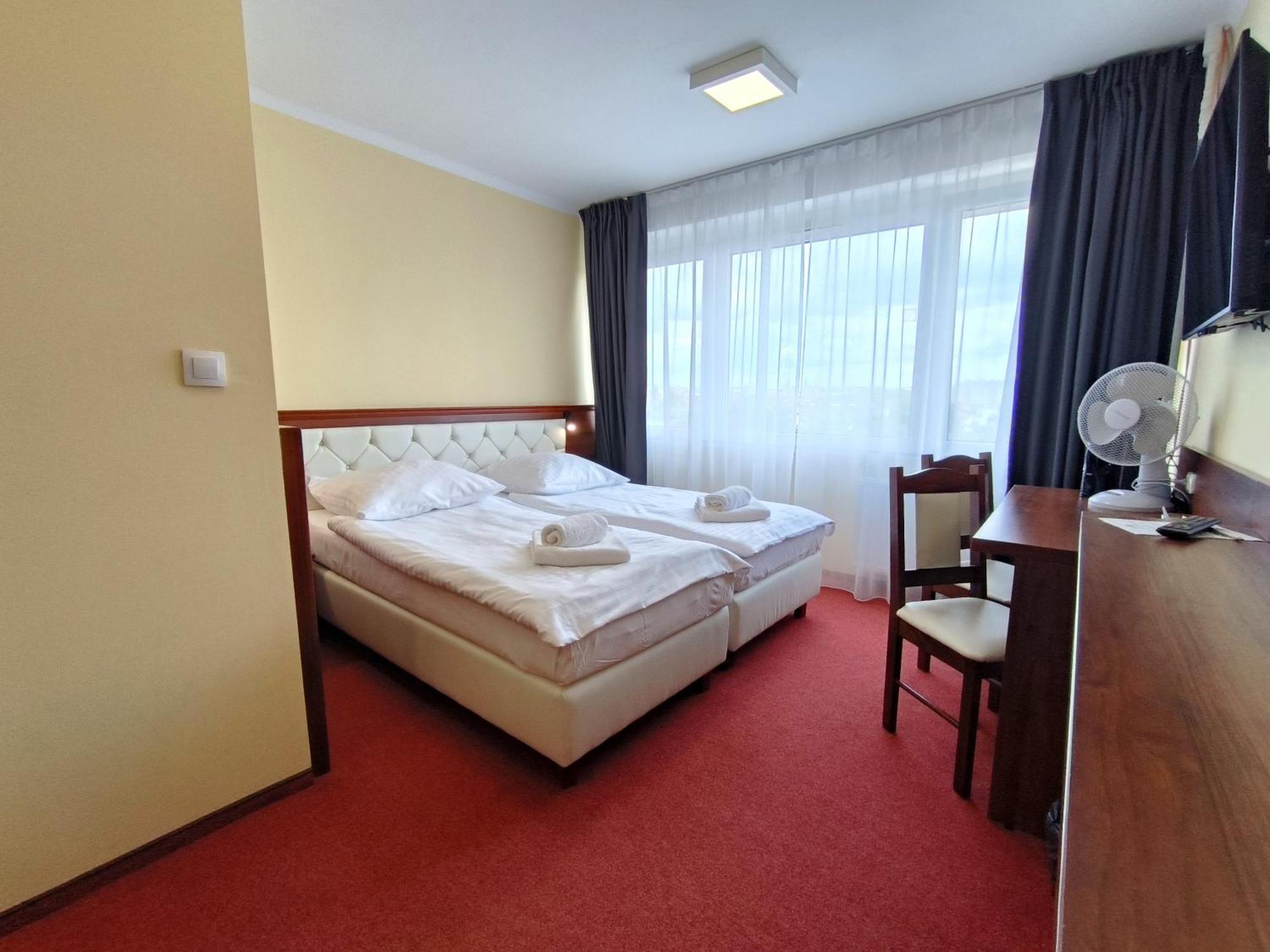 Hotel Sill Kielce Bagian luar foto