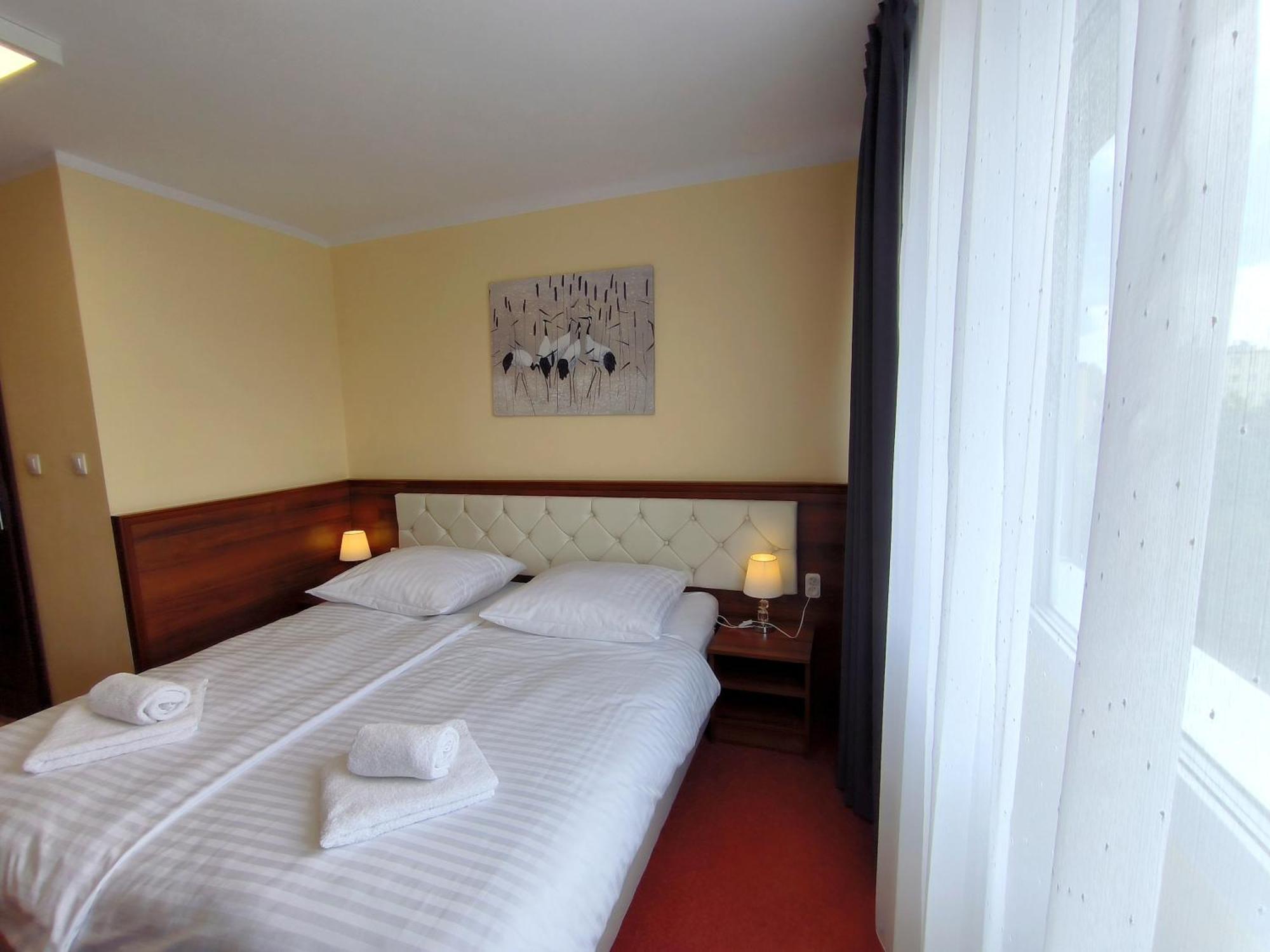 Hotel Sill Kielce Bagian luar foto