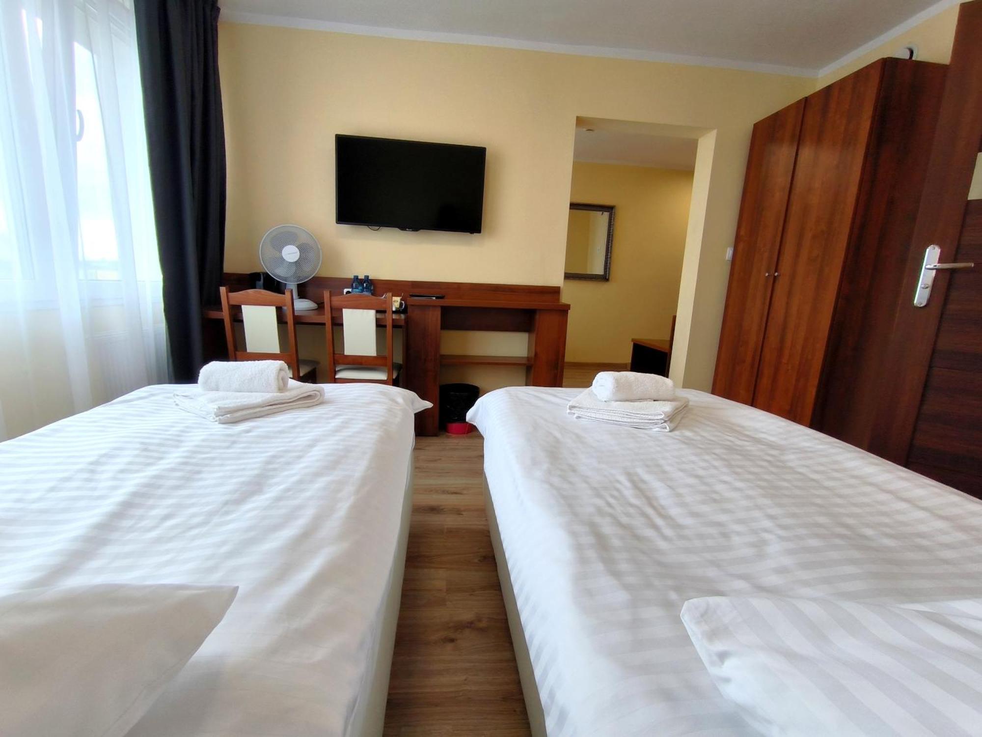 Hotel Sill Kielce Bagian luar foto
