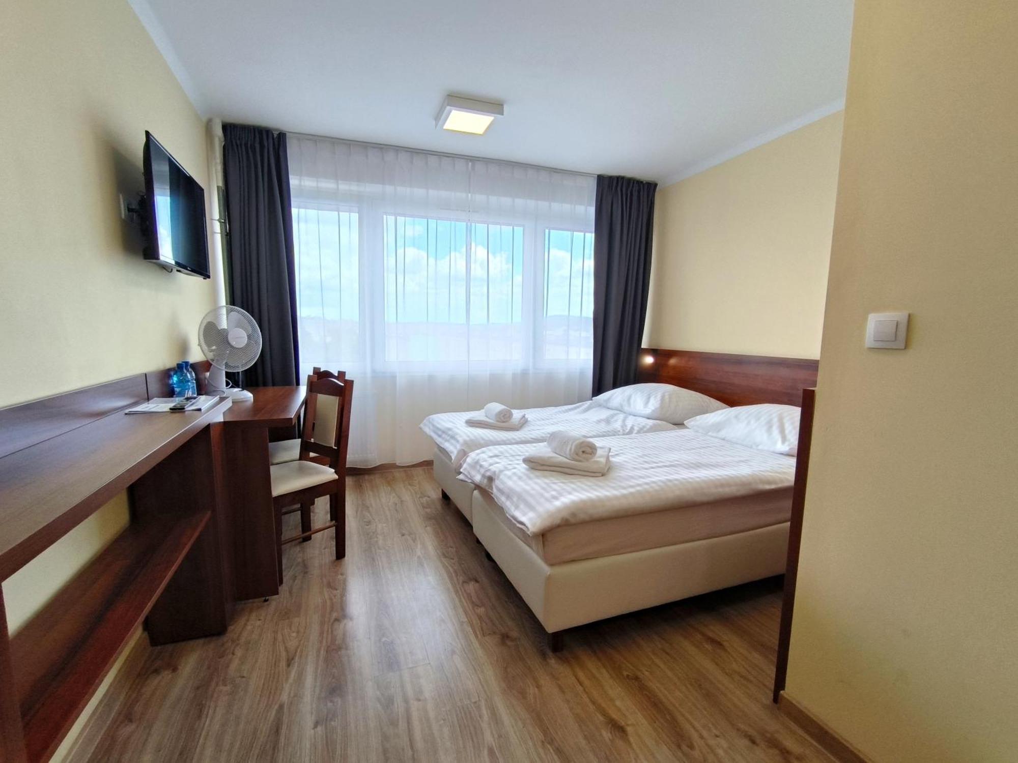 Hotel Sill Kielce Bagian luar foto